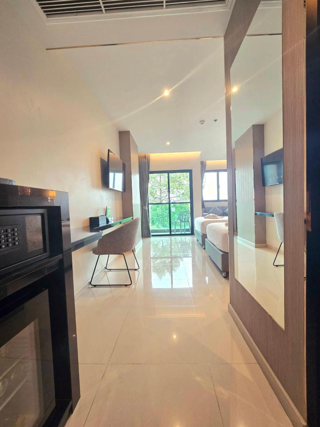 The Tj Hotel Jomtien Bagian luar foto