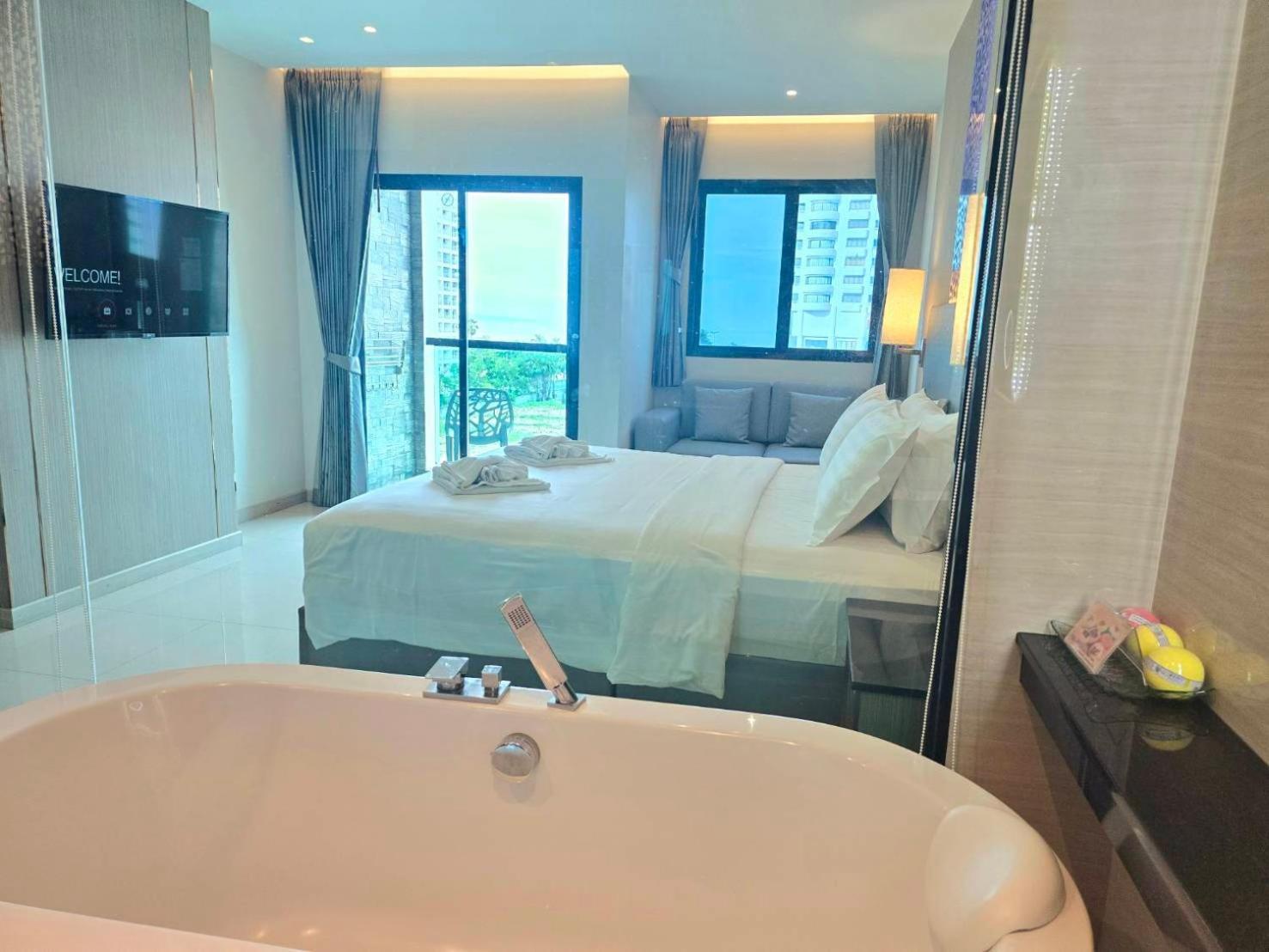The Tj Hotel Jomtien Bagian luar foto