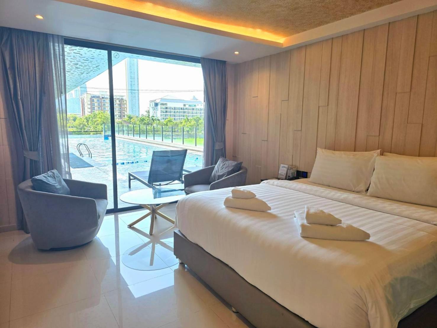 The Tj Hotel Jomtien Bagian luar foto