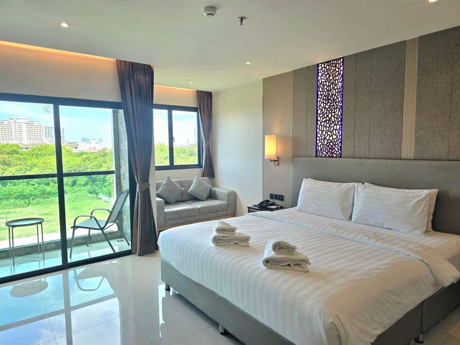 The Tj Hotel Jomtien Bagian luar foto
