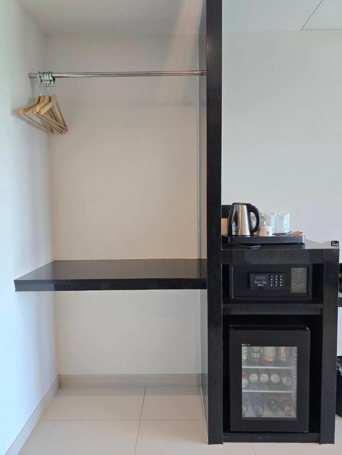 The Tj Hotel Jomtien Bagian luar foto