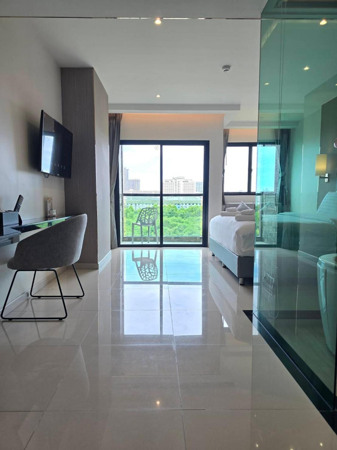 The Tj Hotel Jomtien Bagian luar foto