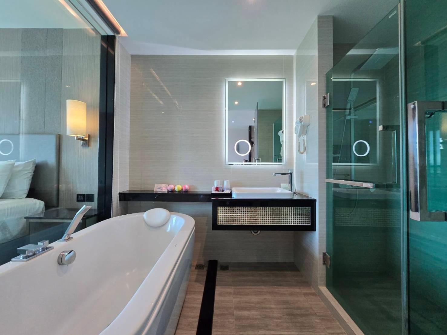 The Tj Hotel Jomtien Bagian luar foto
