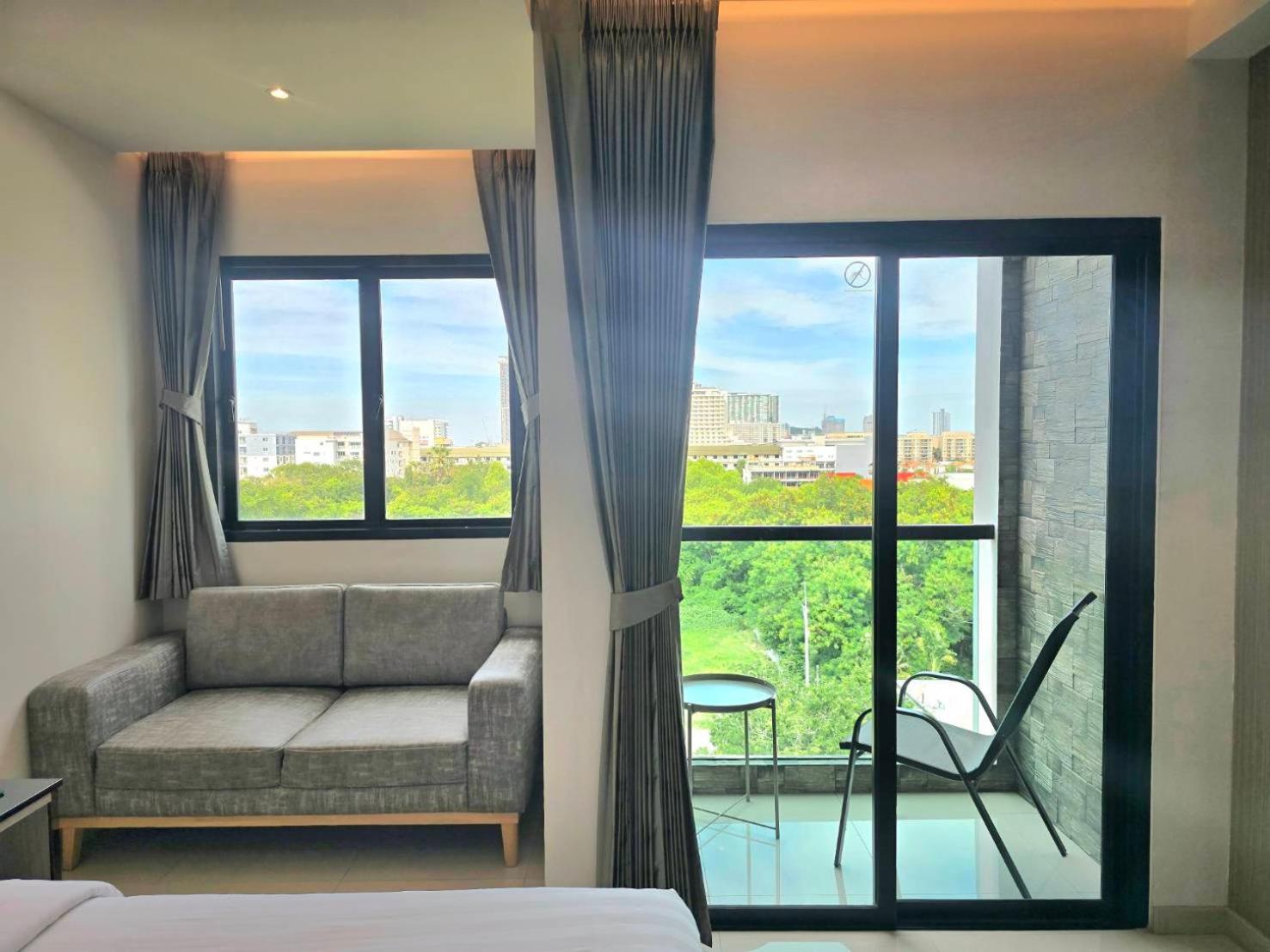 The Tj Hotel Jomtien Bagian luar foto
