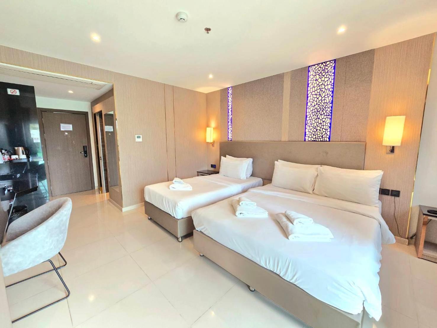 The Tj Hotel Jomtien Bagian luar foto