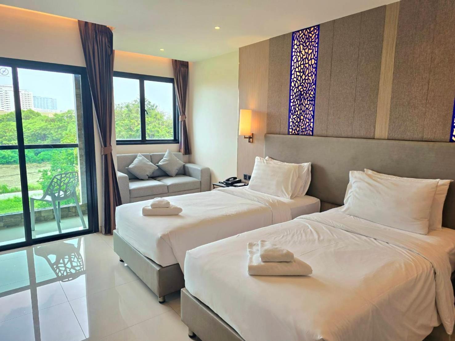 The Tj Hotel Jomtien Bagian luar foto